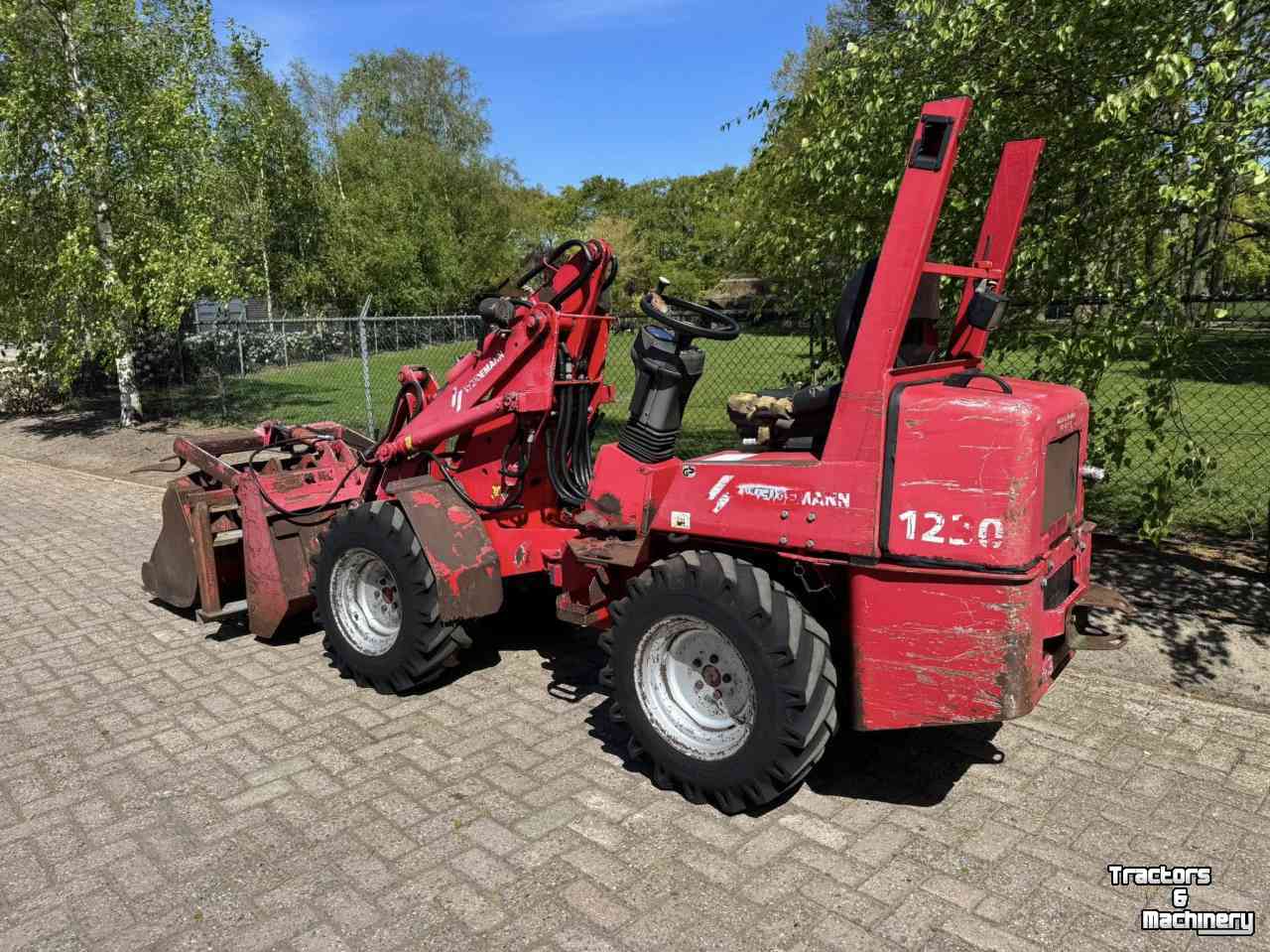 Wheelloader Weidemann 1230 shovel met vorken bak en mestklem