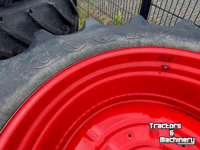Wheels, Tyres, Rims & Dual spacers Good Year 20.8R42 TD 8 Wielen
