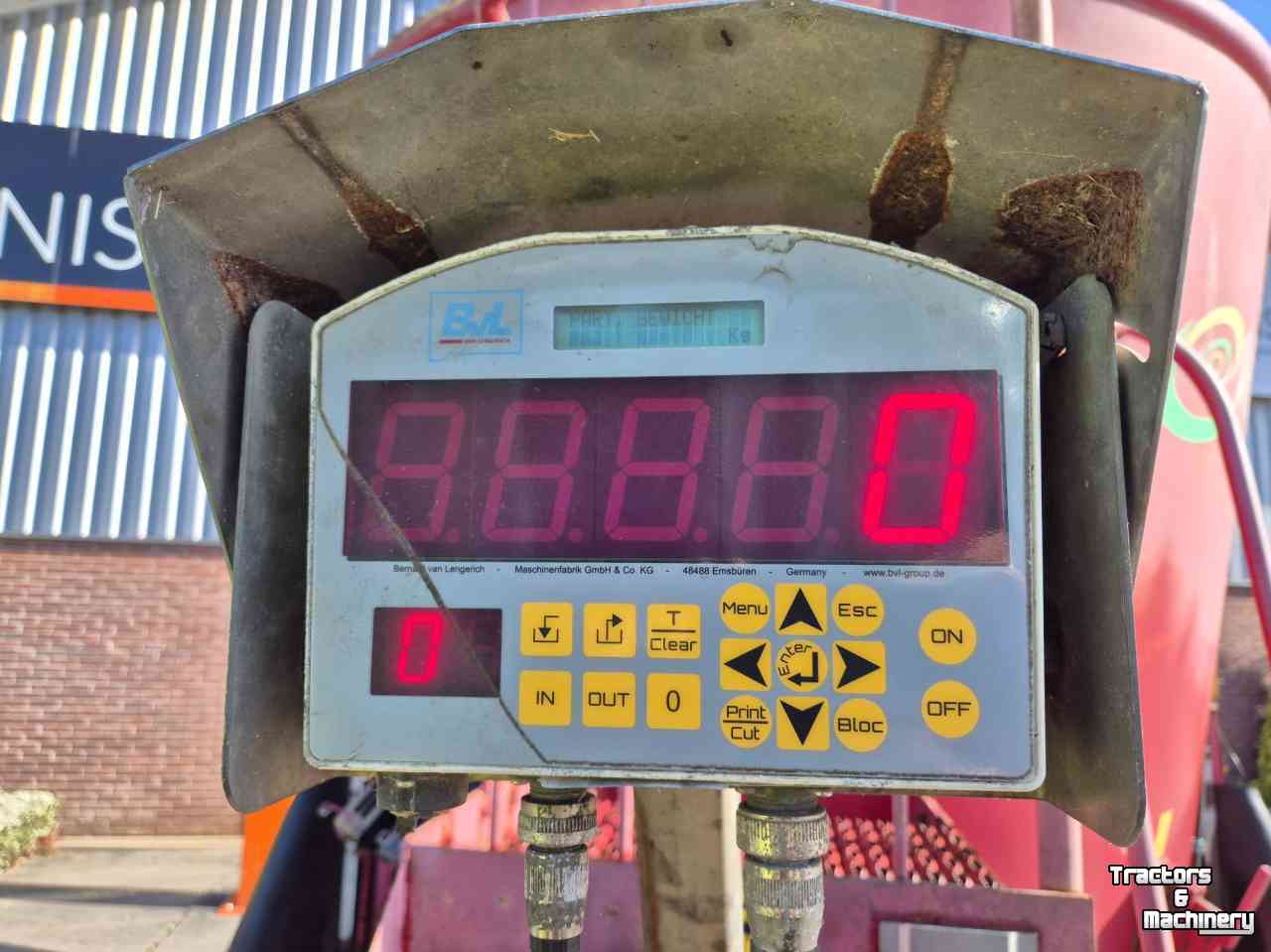 Vertical feed mixer BVL V-Mix 12 Plus voermengwagen