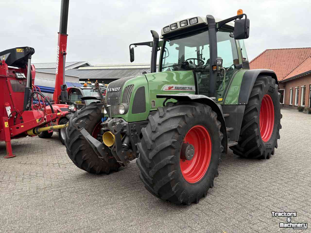 Tractor Fendt 716