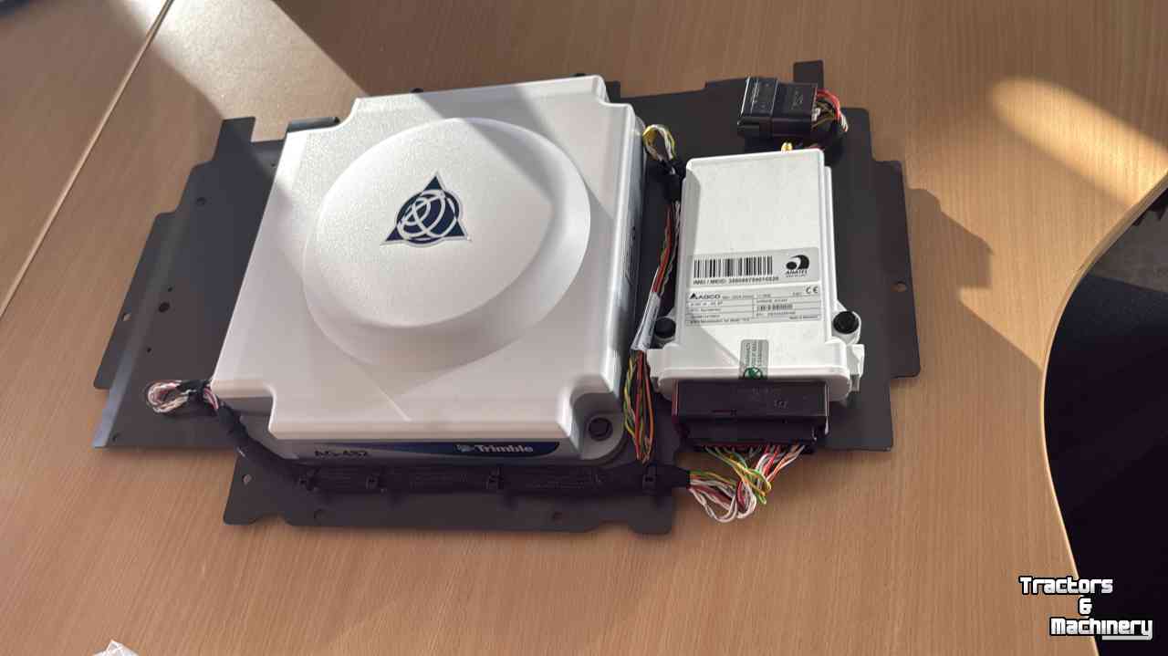 GPS steering systems and attachments Fendt Trimble dakplaat 482 met modem Egnos ontvangst