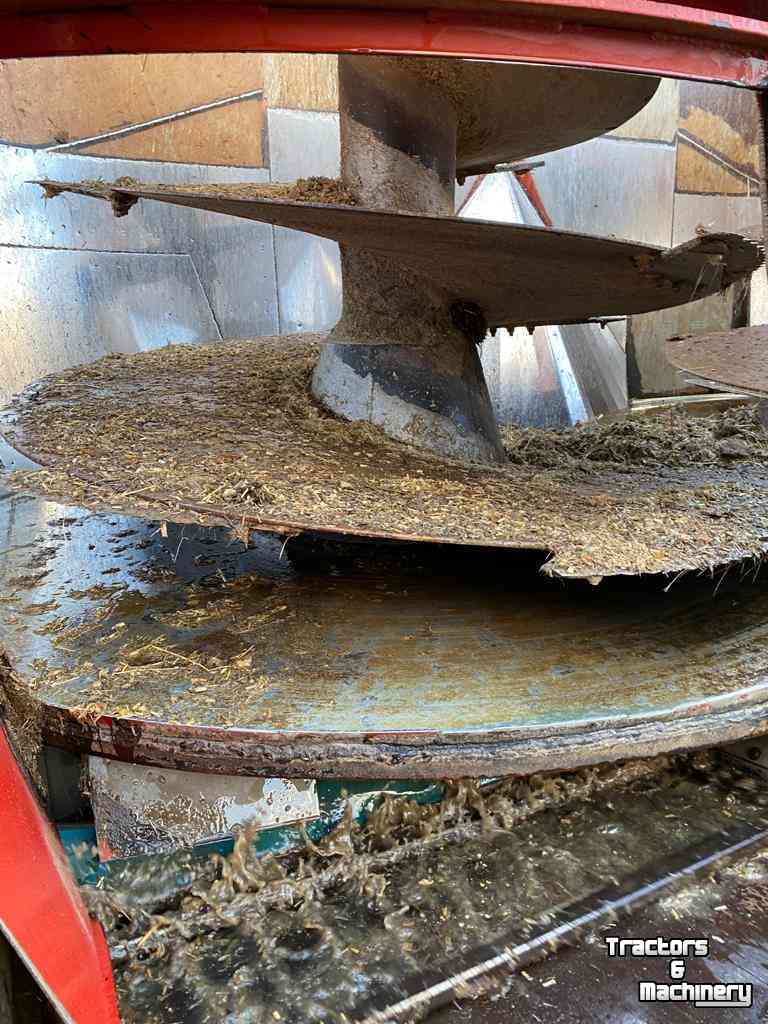 Self-propelled feed mixer RMH Mixellent 24