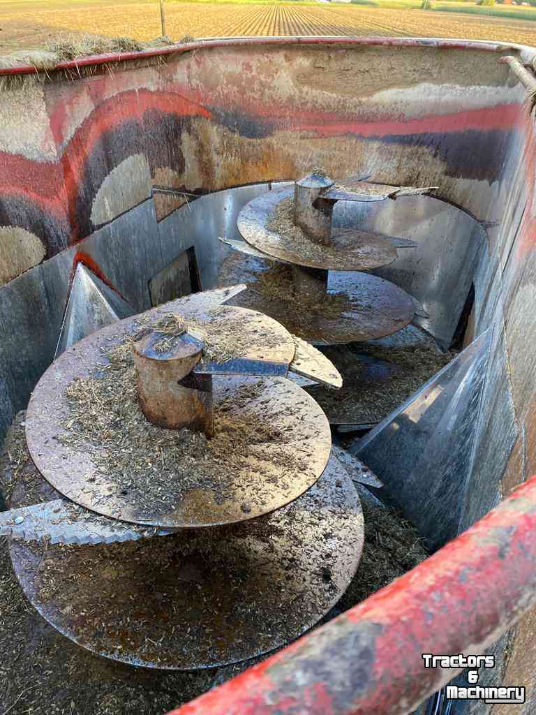 Self-propelled feed mixer RMH Mixellent 24