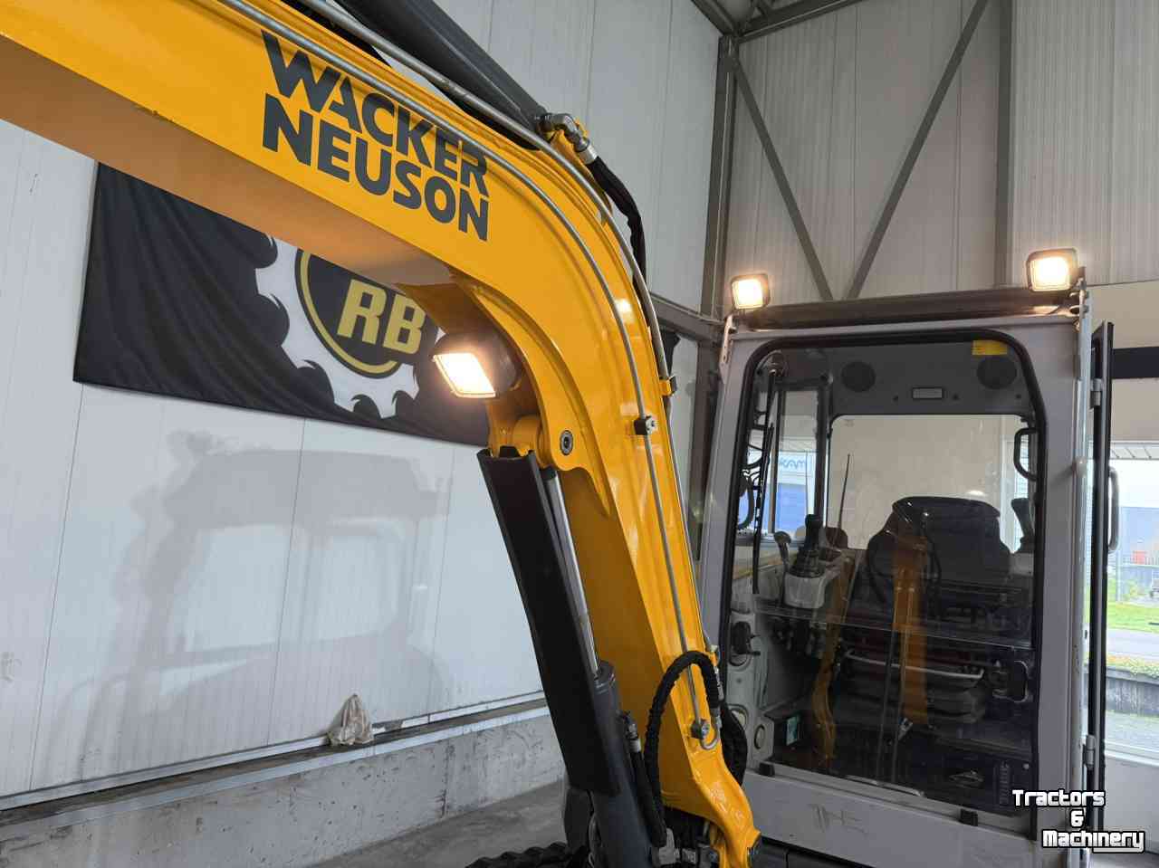 Excavator tracks Wacker EZ38