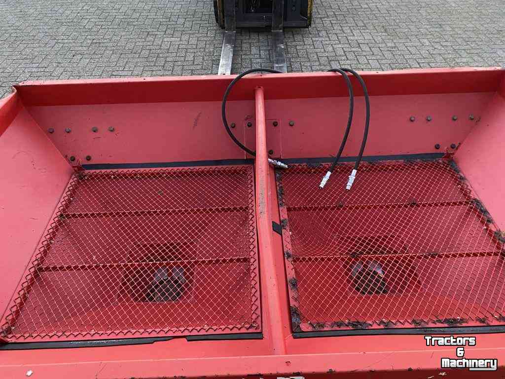 Fertilizer spreader Lely KUNSTMESTSTROOIER MET CENTERMATIC