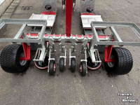 Transplanter  plantmachine 2 rijig voor de aardbeienruggenteelt.