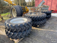 Wheels, Tyres, Rims & Dual spacers Continental 320/90R32 en 340/85R48