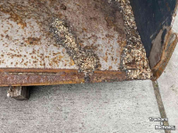 Front-end loader bucket / Front loader bucket  Voorladerbak euro, ca 2 meter breed, bak, grondbak