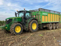 Hooked-arm carrier Joskin Cargo chassis met tank en Drakkar bak