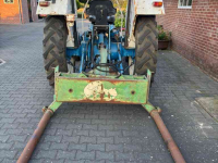 Tractor Ford 4000 met balendrager / balenklem