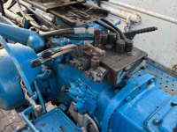 Tractor Ford 4000 met balendrager / balenklem