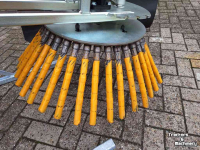 Weed brusher Kemp OKBM Onkruidborstel met Giant aanspan