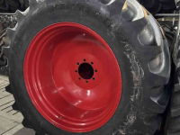 Wheels, Tyres, Rims & Dual spacers BKT Set VF 650/65R42 BKT met VF 540/65R30  op velg