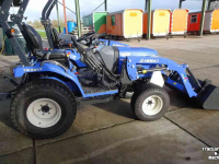 Horticultural Tractors Iseki 3217 met voorlader / frontlader