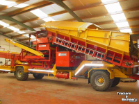 Receiving hopper Spinnekop Spinnekop Combine receiving hopper with cleaner ,inspection conveyor and elevator