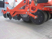 Seed drill Kubota KUBOTA VP 1300 | GROENTEZAAIMACHINE | UIEN