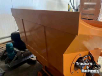 Sawdust spreader for boxes Flingk KSS 1015