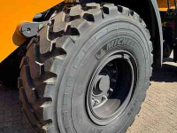 Wheels, Tyres, Rims & Dual spacers Michelin XHA2 20.5R25 op wiel Case 721G 4 stuks