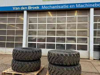 Wheels, Tyres, Rims & Dual spacers Michelin XHA2 20.5R25 op wiel Case 721G 4 stuks