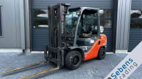   02-8FGF30 / Toyota Tonero 30