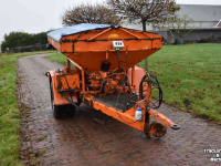 Snow Removal Equipment  Zoutstrooier