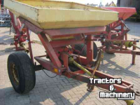 Fertilizer spreader Vicon Getrokken pendelstrooier