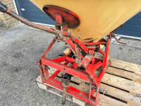 Fertilizer spreader Vicon Pendelstrooier
