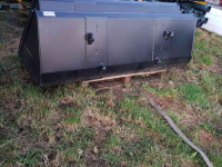 Front-end loader bucket / Front loader bucket ATMP Voorladerbak  / grondbak 1.8 mtr