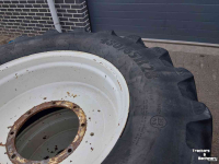 Wheels, Tyres, Rims & Dual spacers New Holland Wielen  680/75 R32 en 480/65 R28