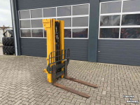 Forklift  Hefmast met palletlepels en sideshift