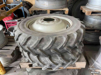 Wheels, Tyres, Rims & Dual spacers Continental 12.4r32