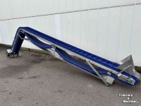 Conveyor  Franz Nahrungsmittelmaschinen elevator  Stijle opvoerband met schakelband  30 cm breed