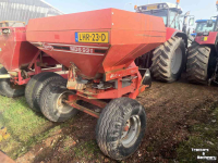 Fertilizer spreader Rauch Kuhn MDS 921 op troley
