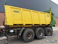 Manure spreader  Mestbreker Met Kurstjens onderstel
