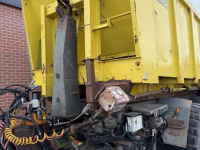 Manure spreader  Mestbreker Met Kurstjens onderstel