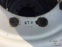 Wheels, Tyres, Rims & Dual spacers  GKN - 24.00x26.5