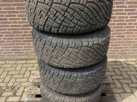 Wheels, Tyres, Rims & Dual spacers  4 banden 33x12.50