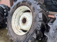 Wheels, Tyres, Rims & Dual spacers Mitas AC70 520/70R38 en 420/70R28 wielen