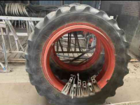 Wheels, Tyres, Rims & Dual spacers Good Year 13.6x38 dubbellucht met gs haken