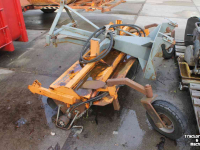 Sweeper Bema 2300 veegmachine Bema 25 met driepunt en Ahlmann shovel aansluiting rolbezem rolveger