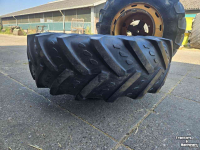 Wheels, Tyres, Rims & Dual spacers  Dubbellucht naast 20.5R25. Shovel
