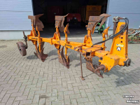 Ploughs Huard 3 schaar wentel ploeg