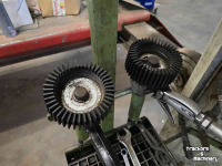 Other machines and accessories for the workshop and yard  olie pomp installatie