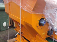 Sawdust spreader for boxes Flingk KSS 1015.  Nieuw