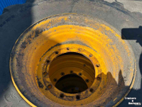 Wheels, Tyres, Rims & Dual spacers Michelin 480/80R26 XMCL op 12 gaats JCB velgen