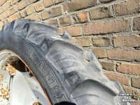 Wheels, Tyres, Rims & Dual spacers Taurus 230/95R48 70%