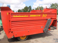 Silage-block distribution wagon Schuitemaker Amigo 30S blokkenwagen blokkendoseerwagen voerkar voerwagen messenwals