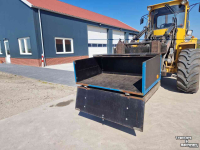 Other machines and accessories for the workshop and yard  Opslag box om aan de trekker te bevestigen