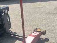 Other machines and accessories for the workshop and yard  Hydraulische krik 8 ton