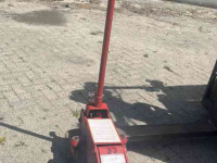 Other machines and accessories for the workshop and yard  Hydraulische krik 8 ton